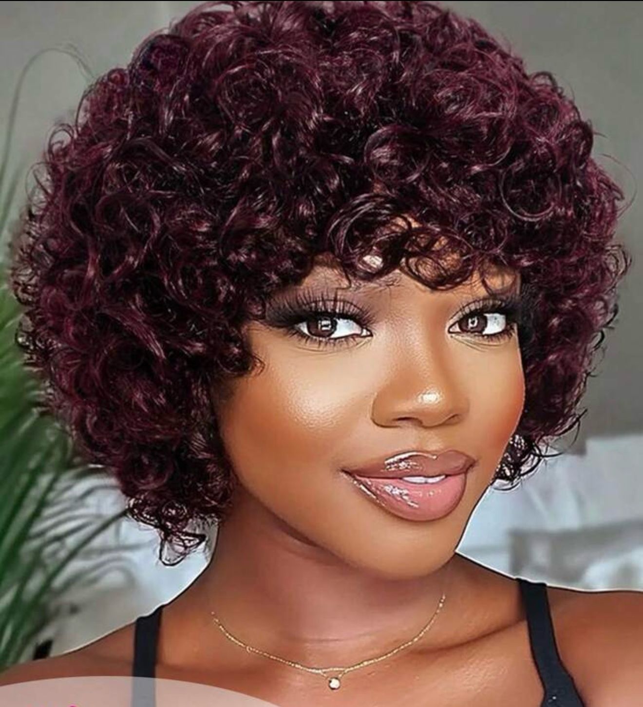 Perruque en cheveux humains Jerry Curly pour femmes noires – Perruque courte de 10 pouces, coupe pixie afro bouclée avec frange, cheveux colorés bruns – Modèle Allure.