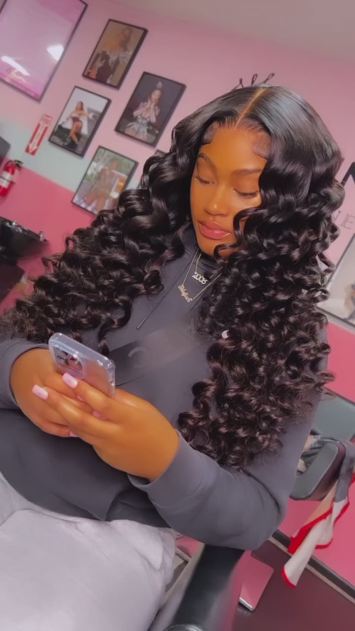 Perruque Lace Frontal 13x6 – 230% Densité – Loose Deep Wave – Cheveux Humains Bouclés Profonds